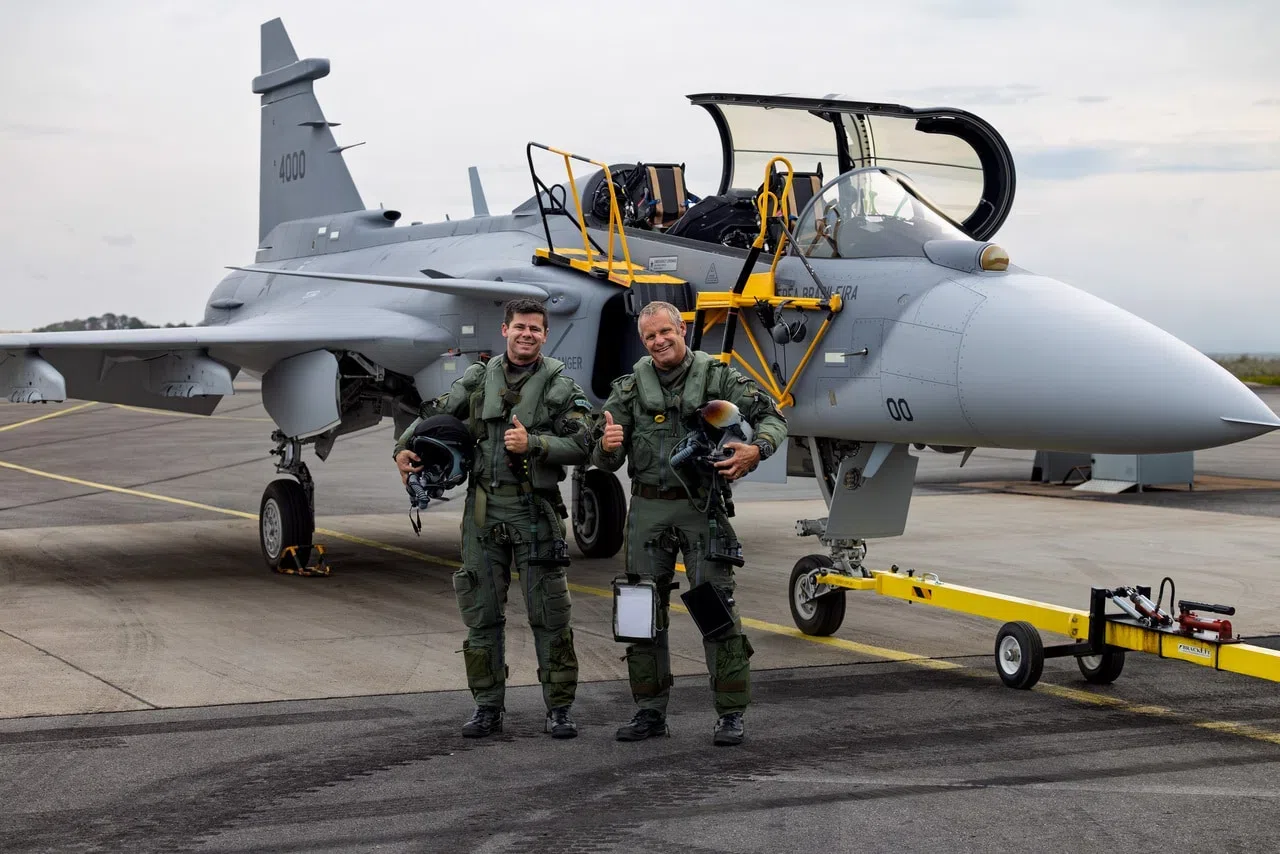 Gripen F brasileiro faz primeiro voo e inicia fase crucial de testes da FAB